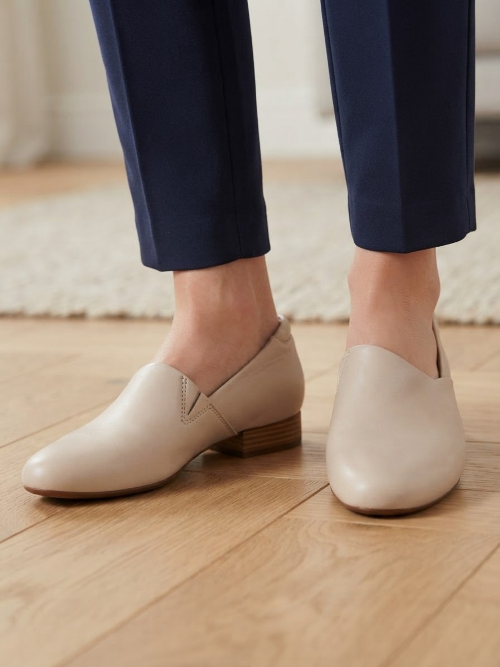 Clarks Collection Beige Leather Slip On Comfort Flats Loafers Size 8.5